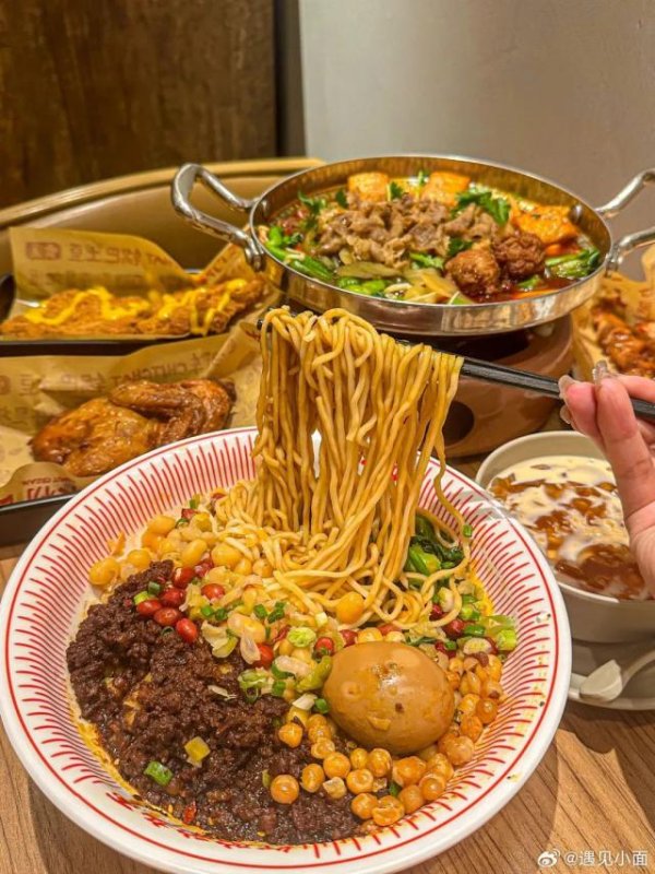 N配资 三位85后校友开面馆，一年卖了11个亿